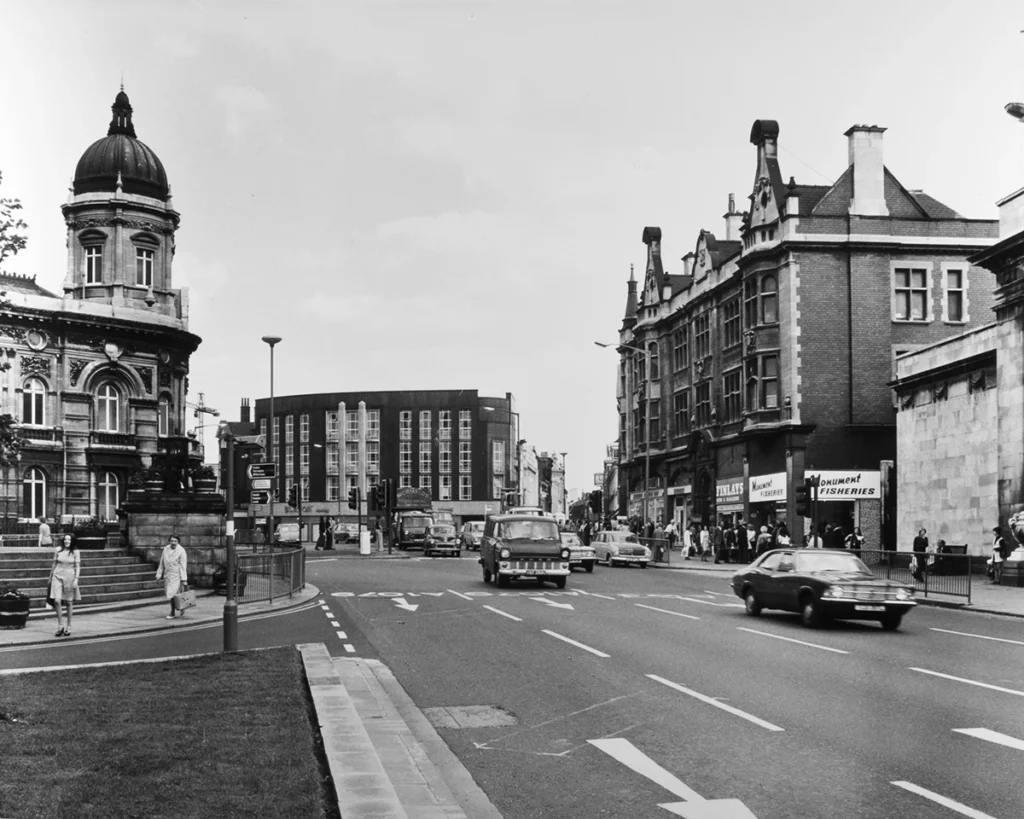 Black and white photo Whitefriargate in the 1970s with vintage cars, historic buildings, and pedestrian walkway